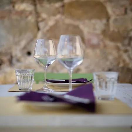 Country house Agriturismo Fattoria Le Case, Tuscany *
