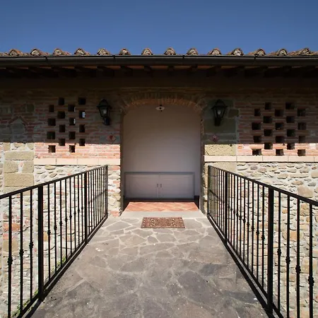 Country house Agriturismo Fattoria Le Case, Tuscany *