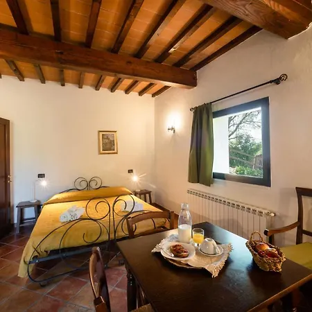 Country house Agriturismo Fattoria Le Case, Tuscany *