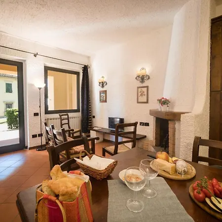 Country house Agriturismo Fattoria Le Case, Tuscany