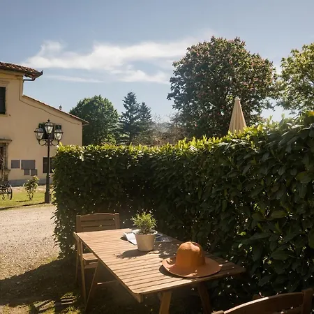 Country house Agriturismo Fattoria Le Case, Tuscany *