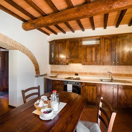 Country house Agriturismo Fattoria Le Case, Tuscany *